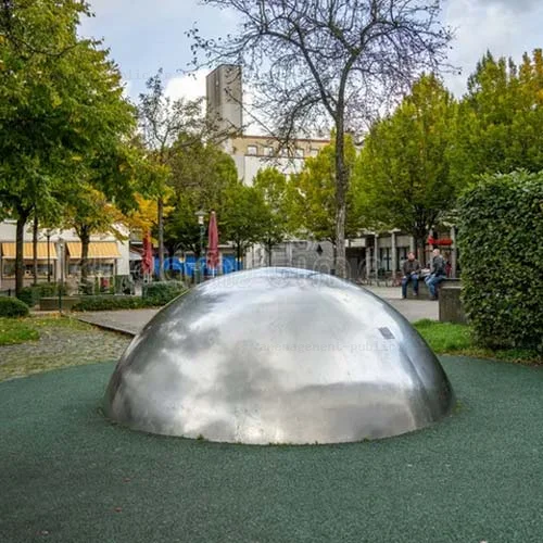 Dômes en acier inoxydable pour aménagements ludiques