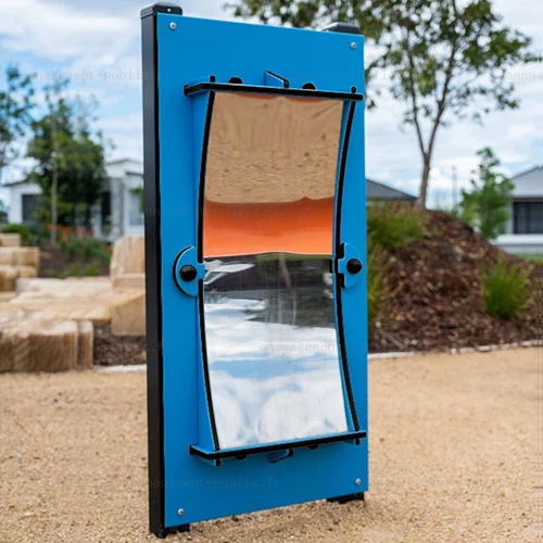 Miroir déformant concave pour aires de jeux