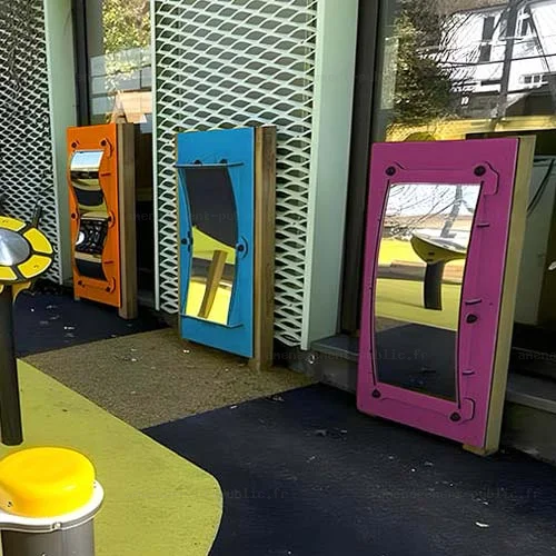 Miroir déformant convexe pour aires de jeux