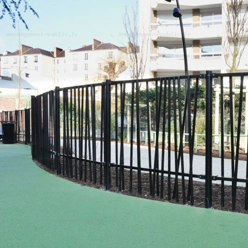 Clôture à barreaux pour aire de jeux