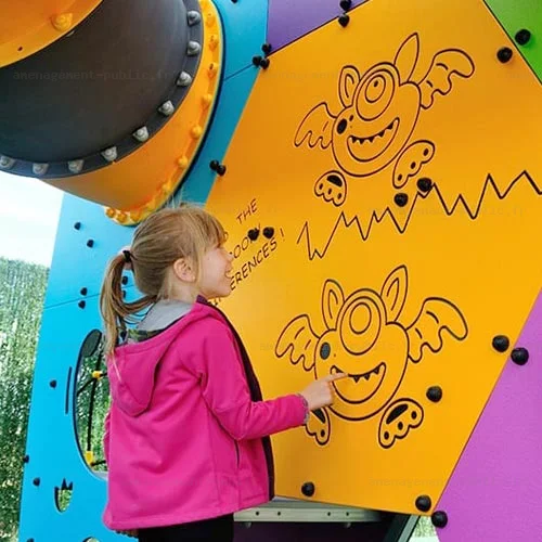 Structure multi-activités pour aires de jeux sur le thème des monstres