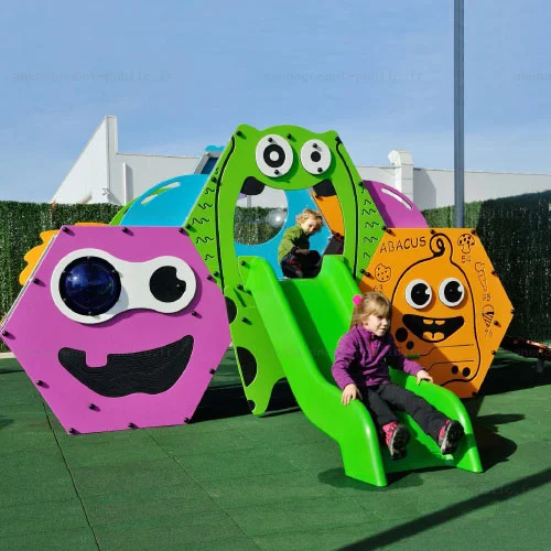 Structure multi-activités pour aires de jeux sur le thème des monstres