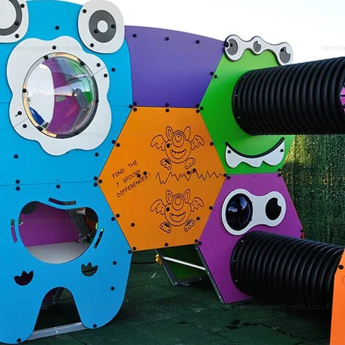 Structure multi-activités pour aires de jeux sur le thème des monstres