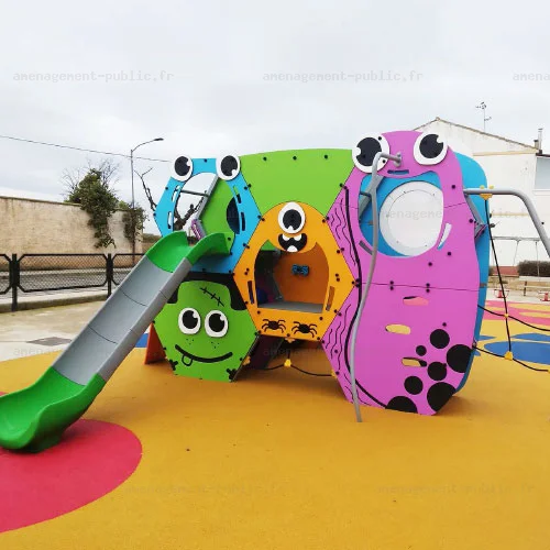 Structure multi-activités pour aires de jeux sur le thème des monstres