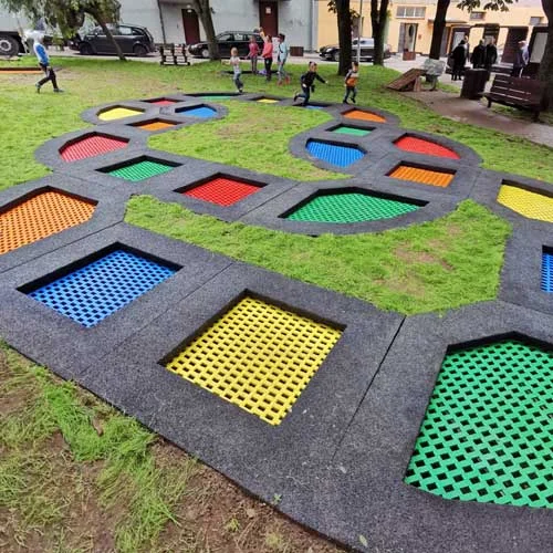 Parcours de trampolines enterré pour aire de jeux extérieurs