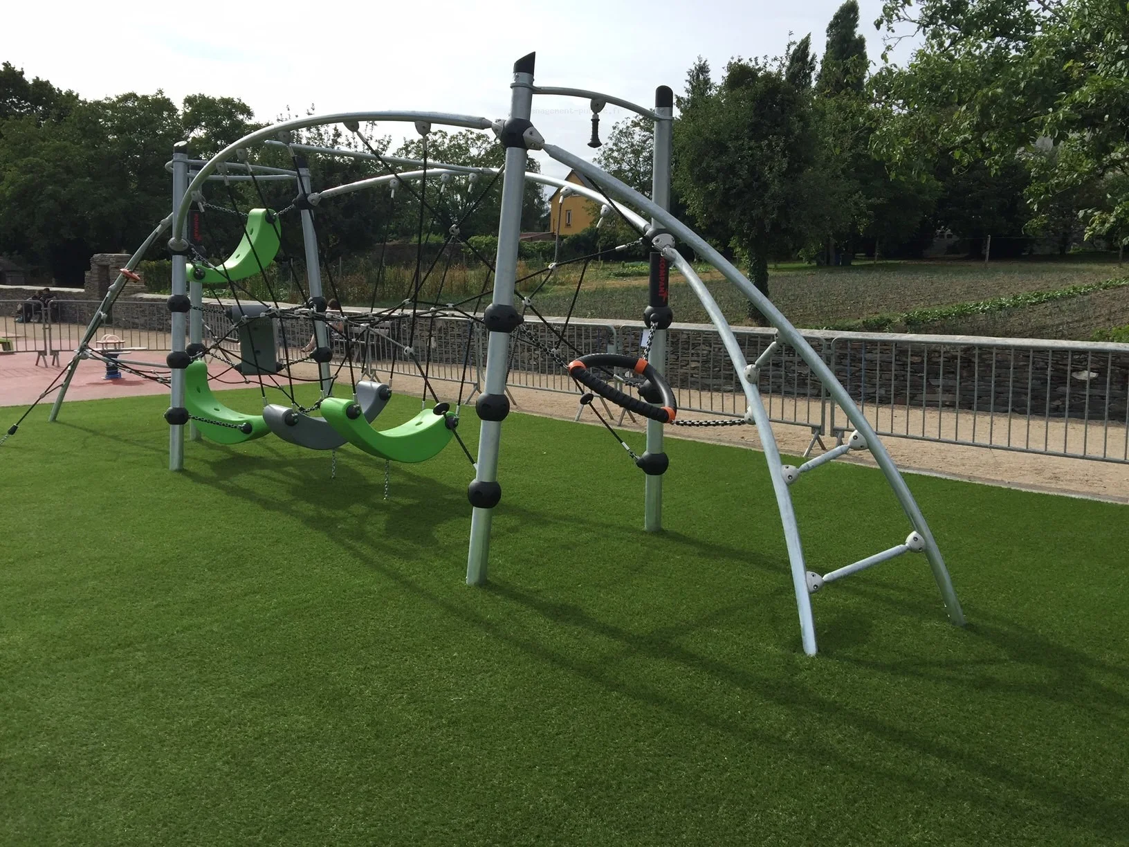 Playbase pour aire de jeux et les espaces multi-activités