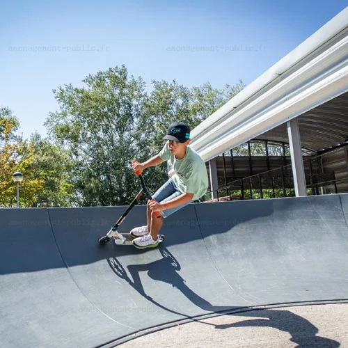 Piste de pumptrack en polyester renforcé
